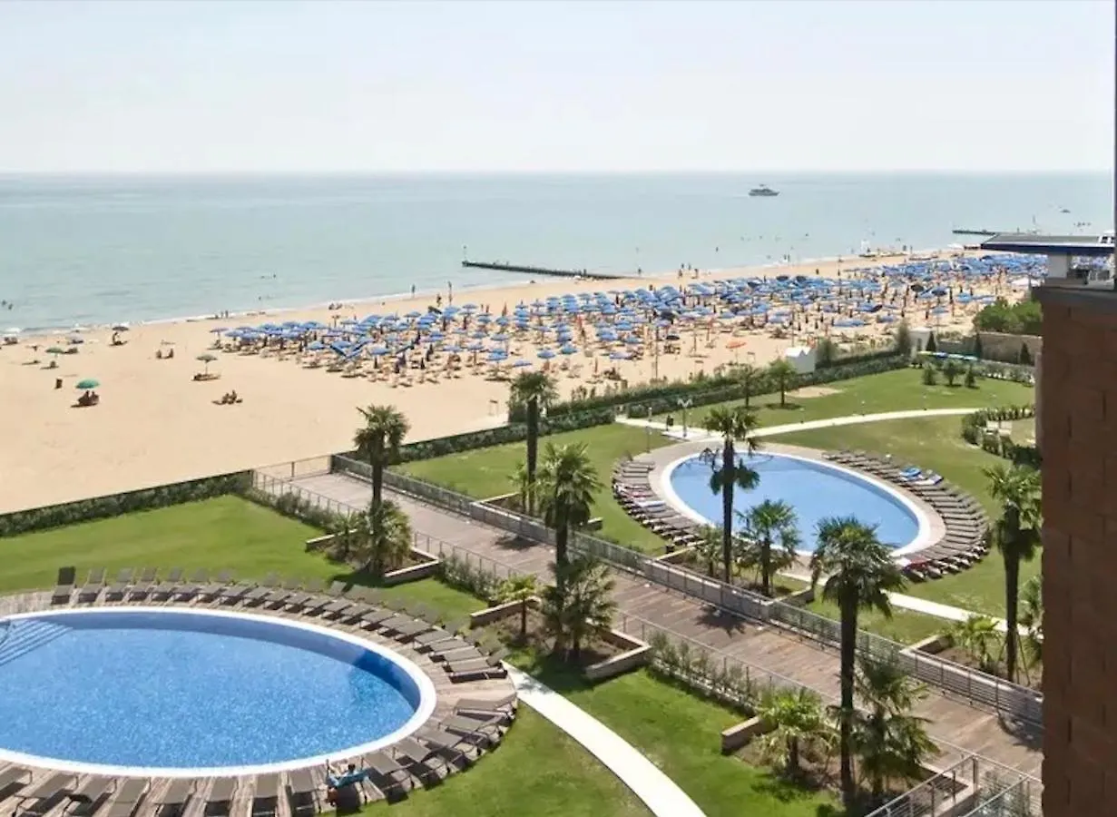 Frontemar Residenze Sul Mare - Carraro Immobiliare Jesolo - Family Apartments リド・ディ・イエゾロ