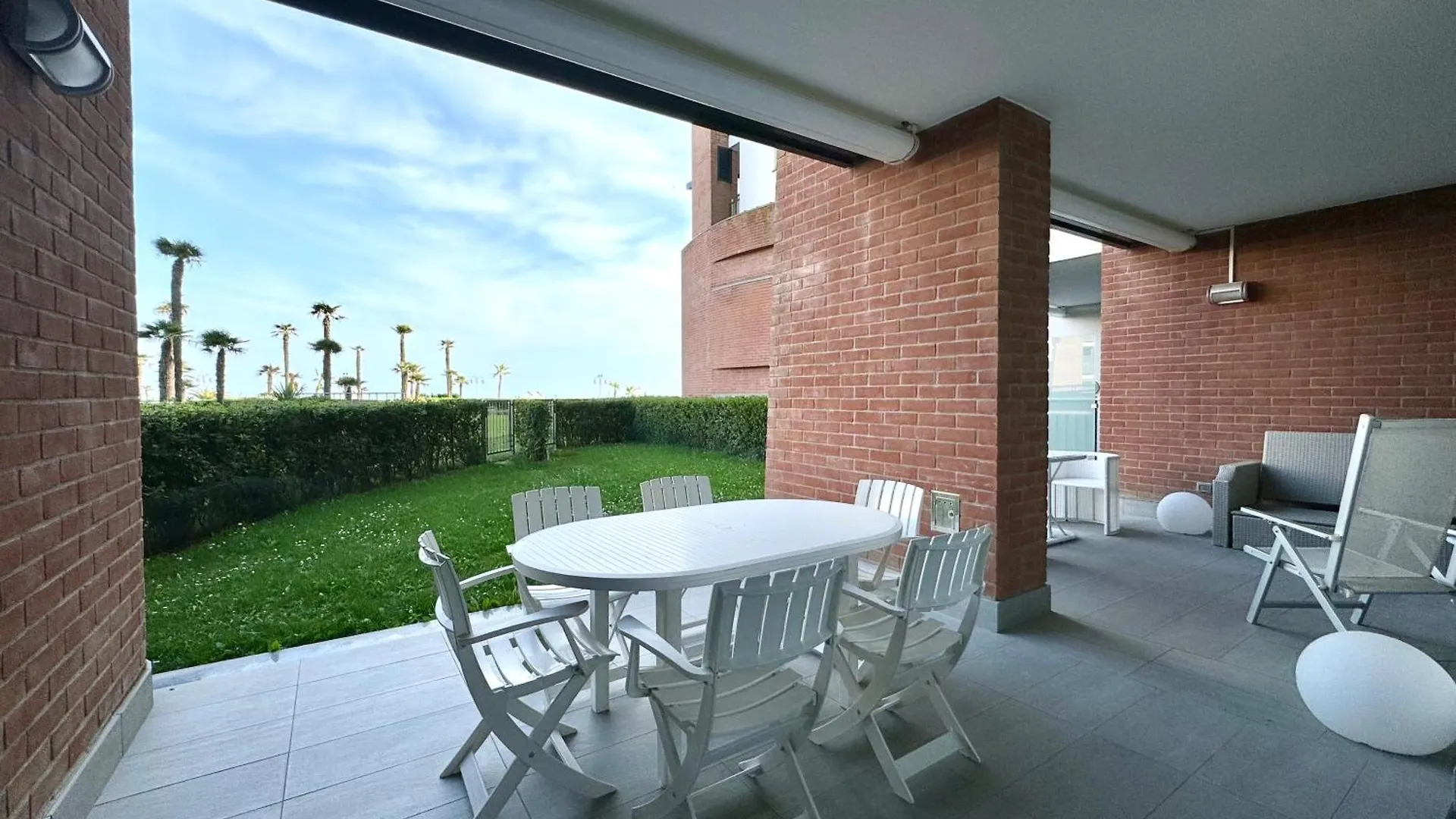 Frontemar Residenze Sul Mare - Carraro Immobiliare Jesolo - Family Apartments イタリア